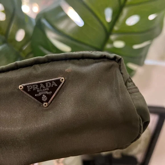 •PRICE FIRM•AUTHENTIC PRADA Small Nylon Pouch - Picture 2 of 7